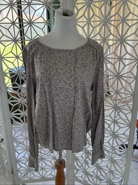 Women’s Long Sleeve Floral Print Top, Light Gray